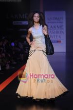 Model walk the ramp for Shantanu & Nikhil show at Lakme Fashion Week 2011 Day 3 in Grand Hyatt, Mumbai on 13th March 2011 (59).JPG